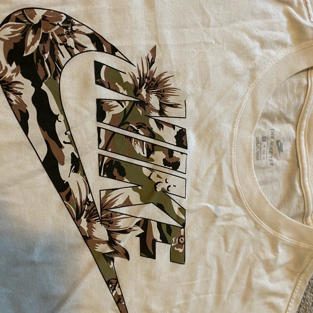 Nike tee